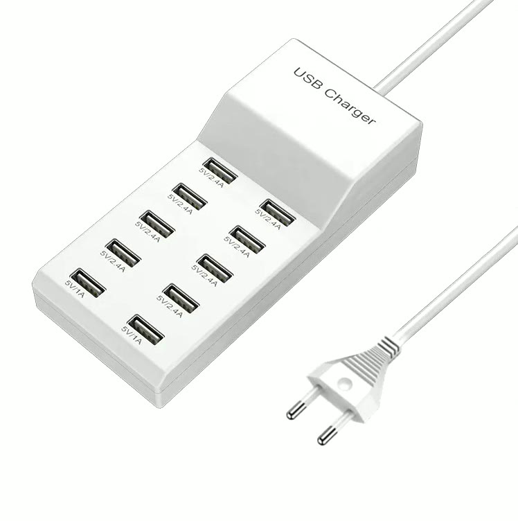 넓은 충전기 본체가 옆 콘센트를 가리는 장면